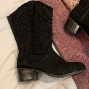 EXTRA wide ! Cowgirl style boots.